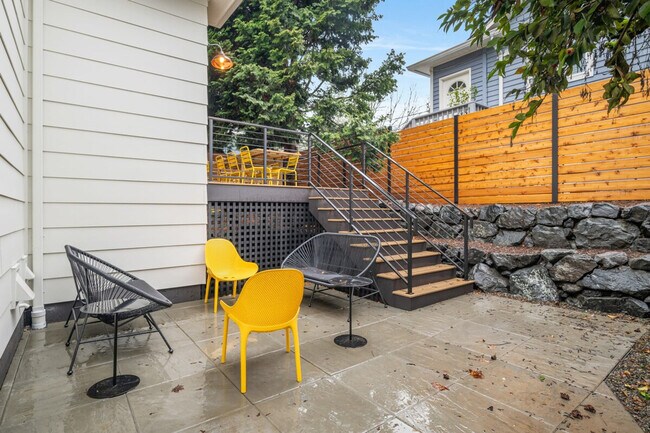 Building Photo - 2453 4th Ave W