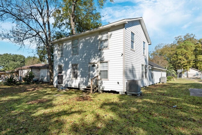 Building Photo - 1728 Connorvale Rd