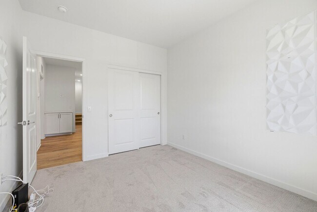 Building Photo - 4 Bedroom Townhome for rent In Murrieta