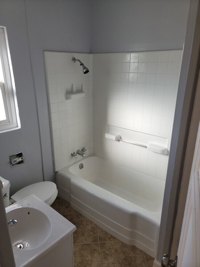 Building Photo - 36840 Camarillo Ave