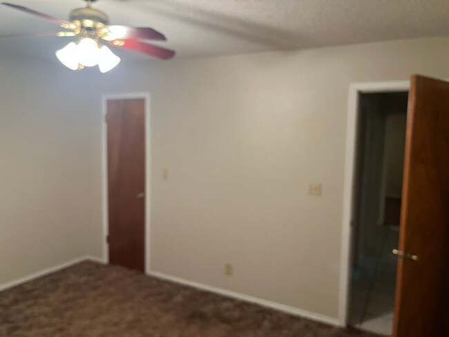 Building Photo - 821 Nancy Ln