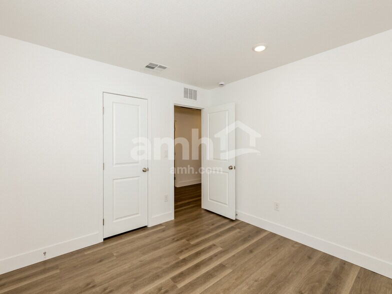 Building Photo - 9474 Aldersyde Dr