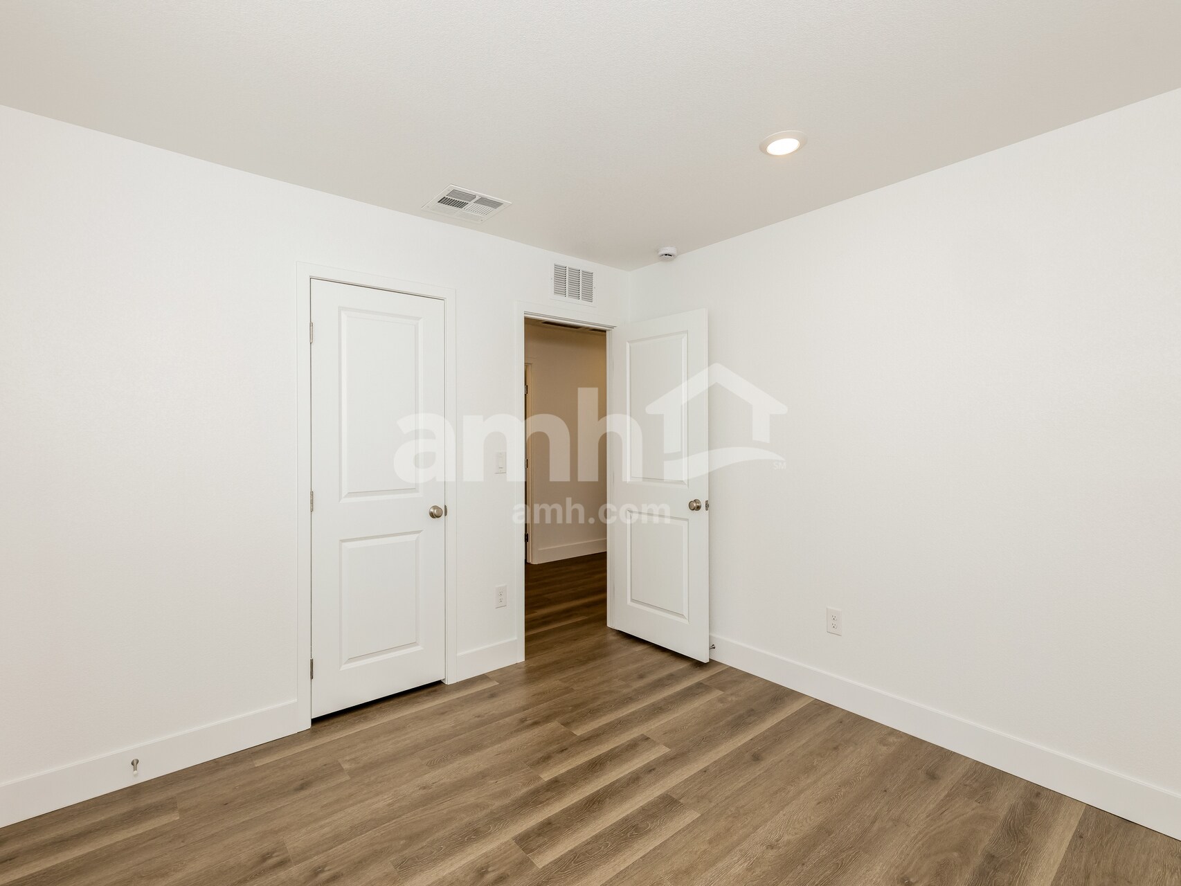 Building Photo - 9591 Marchmont Rd
