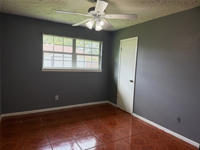 Building Photo - 10606 Kirkshire Dr