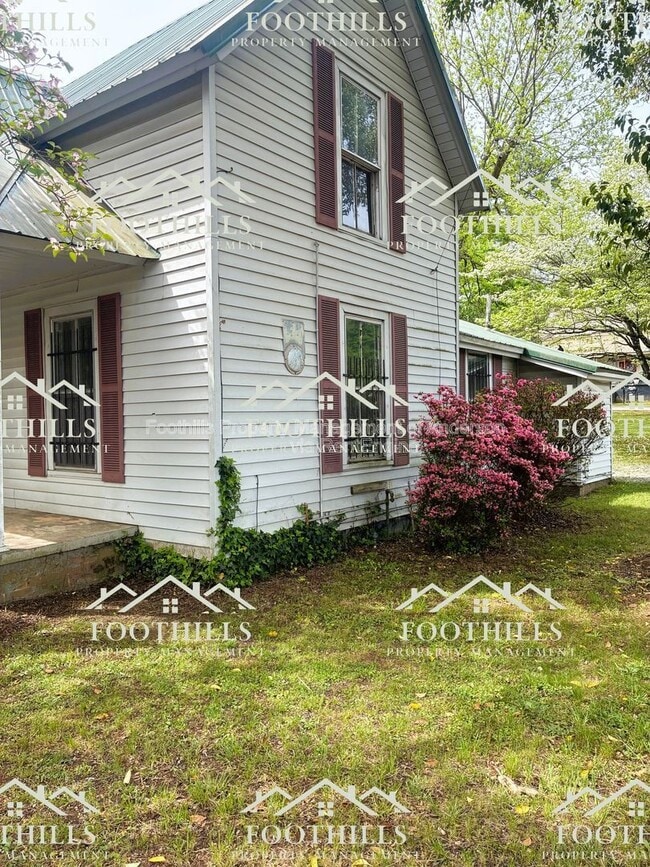 Building Photo - 319 B St