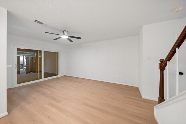 Building Photo - 9654 Westview Dr