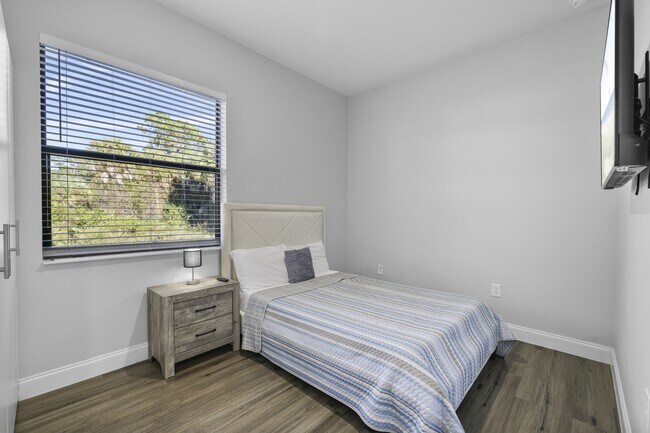 Building Photo - 622 Windermere Dr