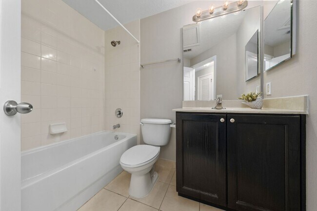 Building Photo - Beautifully Remodeled 3 Bedroom in Regent Park