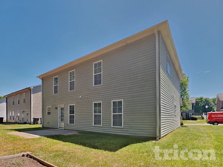Building Photo - 1655 Crestlawn Tl