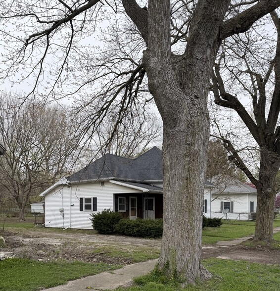 Building Photo - 307 S Willow St