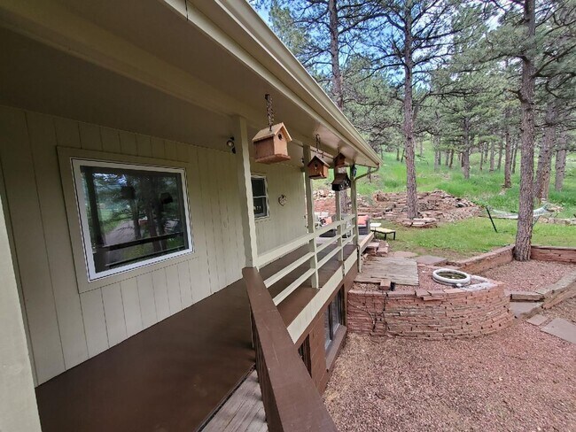 Building Photo - Spacious 4-bedroom + study home; Includes Hot tub and Pool Table - Avail. Now!