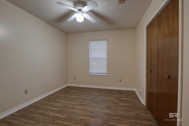 Building Photo - 12 Lancers Ln