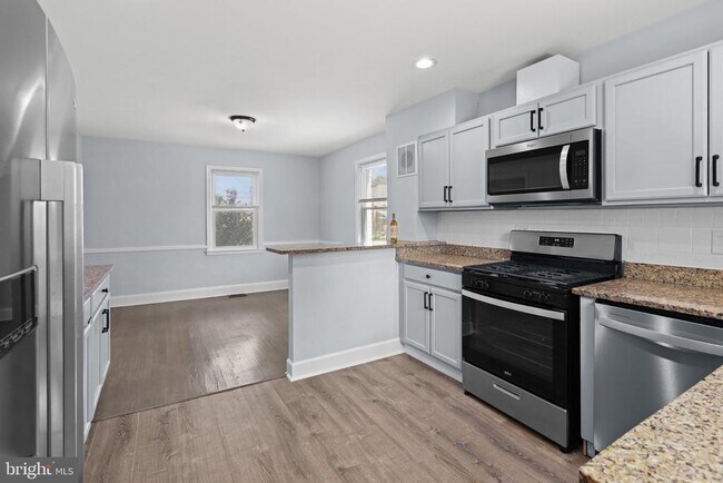 Building Photo - 4225 Cardwell Ave