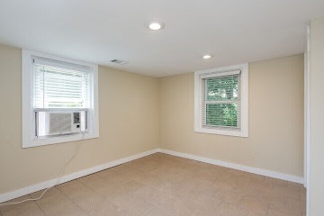 Building Photo - 2615 W Main St