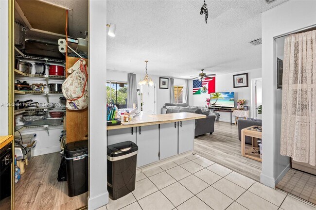 Building Photo - 5839 La Pinata Blvd