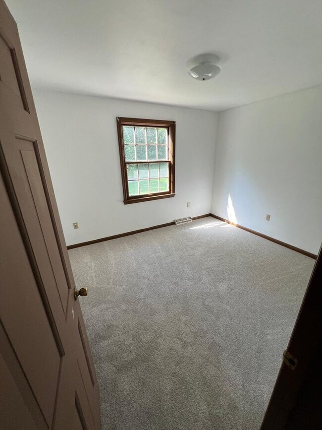 Building Photo - 4 BR 2 1/2 BA Single Family Home Birdsboro