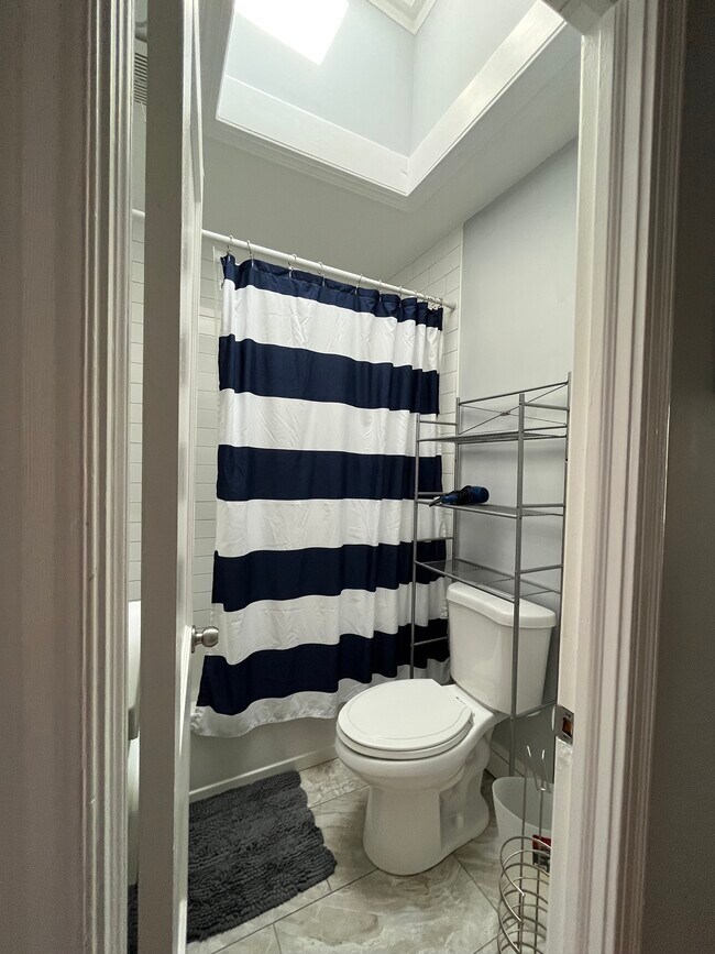 Upstairs Bathroom - 1723 Lang Pl NE