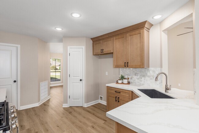 Building Photo - 2826 Creek Manor Dr