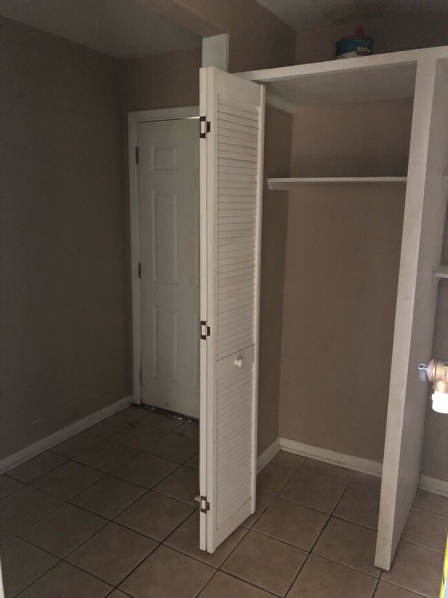 Building Photo - 1204 Waller Ave