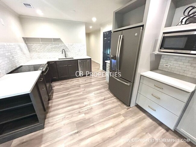 Building Photo - 1047 June Rd