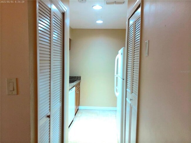 Building Photo - 4860 Tangerine Ave