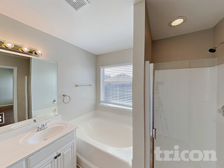 Building Photo - 2524 Wakecrest Dr