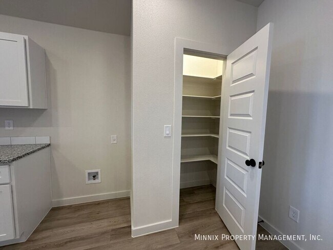 Building Photo - 2010 Cottonwood Ave