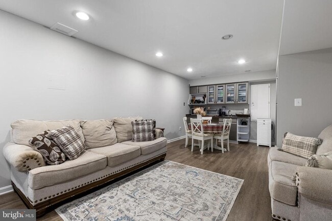 Building Photo - 9830 Meadow Valley Dr