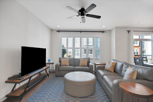 Building Photo - Gorgeous Conshohocken 3 Bedroom, 2.5 Bath END Unit Townhome With Amazing Views!