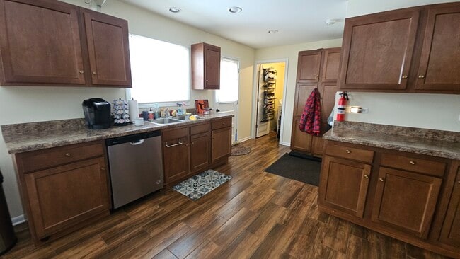 Building Photo - 220 Mulberry Ln