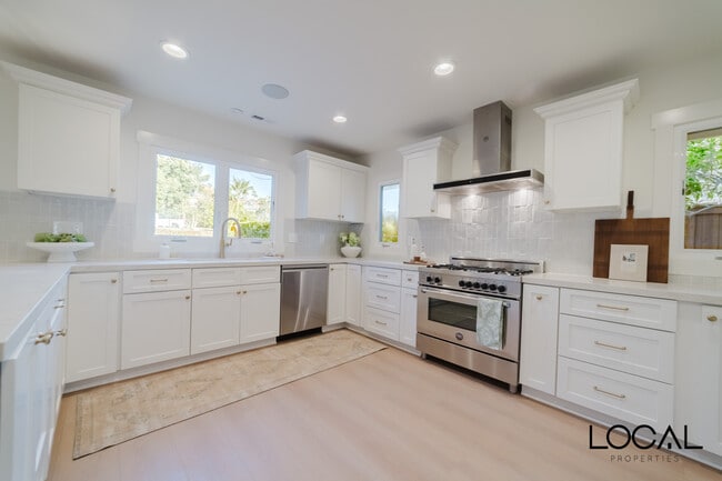 Building Photo - 801 N Rios Ave