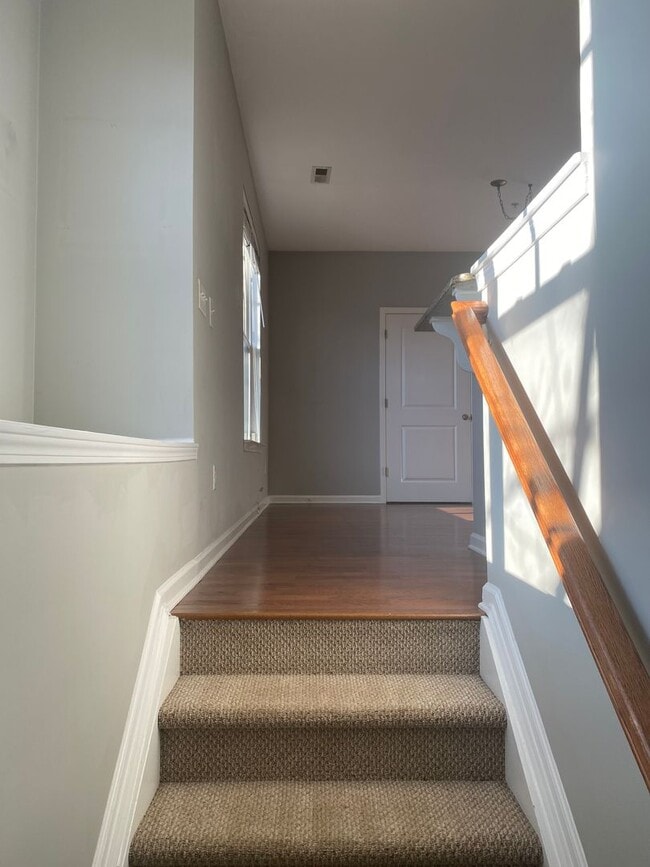 Building Photo - 1505 Walnut View Dr