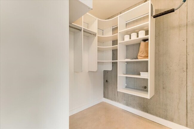 Building Photo - 1926 W Burnside St