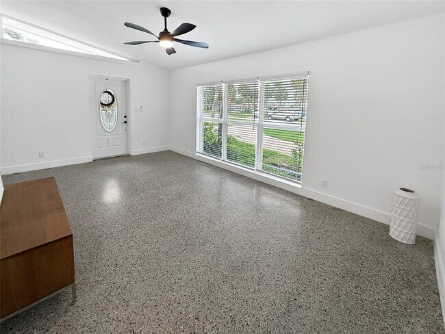 Building Photo - 3903 Belle Vista Dr E