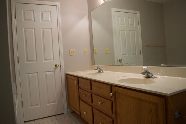 Building Photo - Great 3 Bed 2 Bath House In Ashland MO!