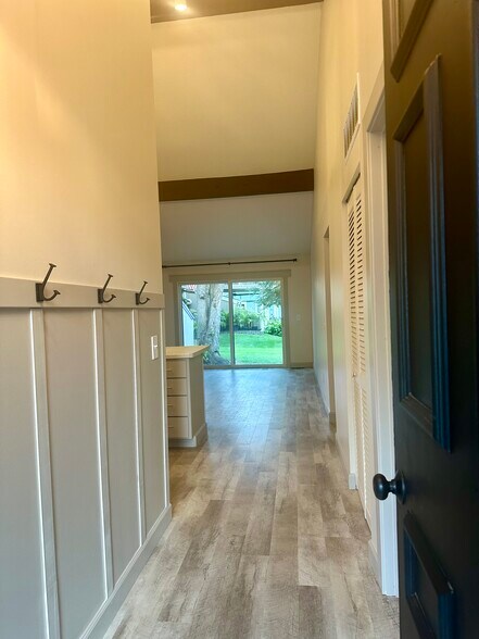 Building Photo - 61 Breezy Knoll Ln