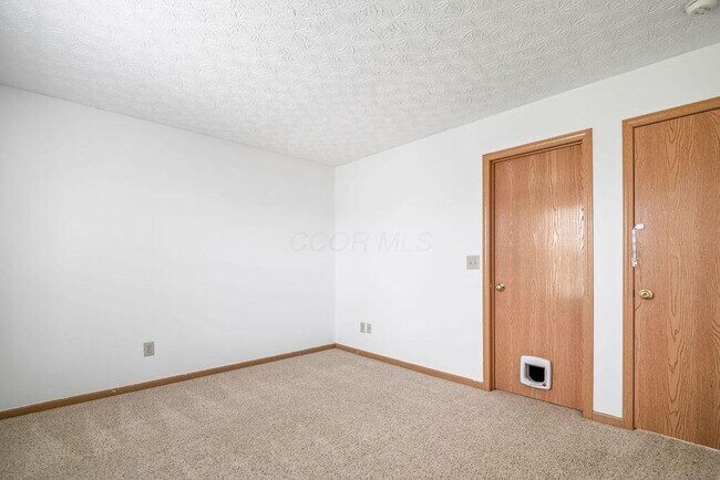 Building Photo - 2147 Shortcreek Rd