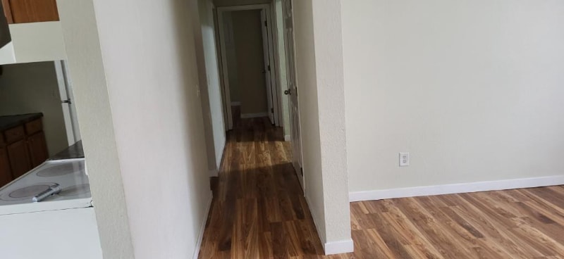 Building Photo - 805-1/2 4th Ave NE