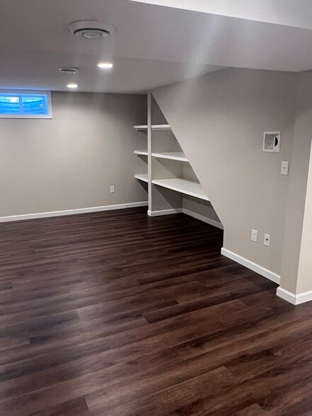 Building Photo - 607 38th Ave NE