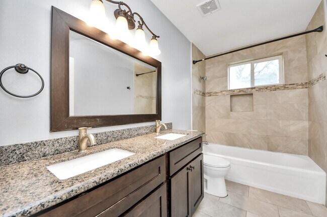 Building Photo - 2820 Holman St