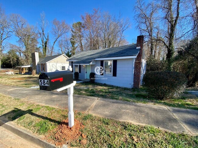 Building Photo - Remodeled 2 bedroom / 1 bathroom home available now!