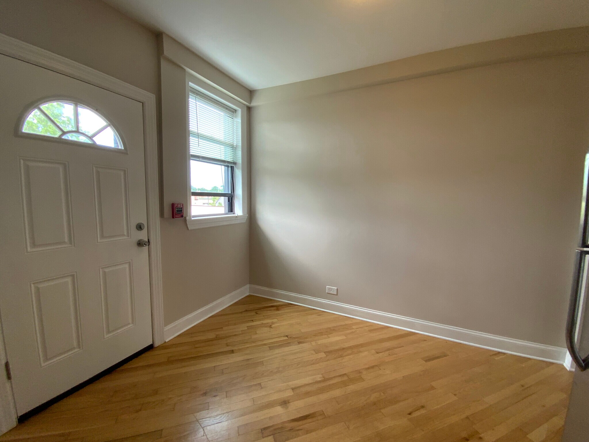 Building Photo - 894 Green Bay Rd