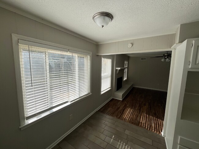 Building Photo - Spacious 4BR/2BA Memphis Home | 1,913 Sq Ft, Hardwood Floors, Brick Fireplace & Fenced Yard