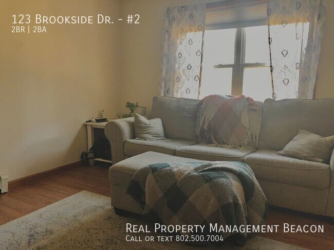 Building Photo - White River Junction - 2 Bed/2 Bath Duplex...