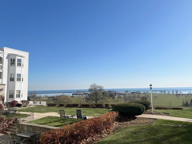 Building Photo - 1228 E Juneau Ave