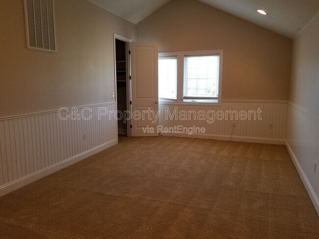 Building Photo - 3687 Whitworth Dr