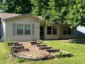 Building Photo - 325 Pleasant St