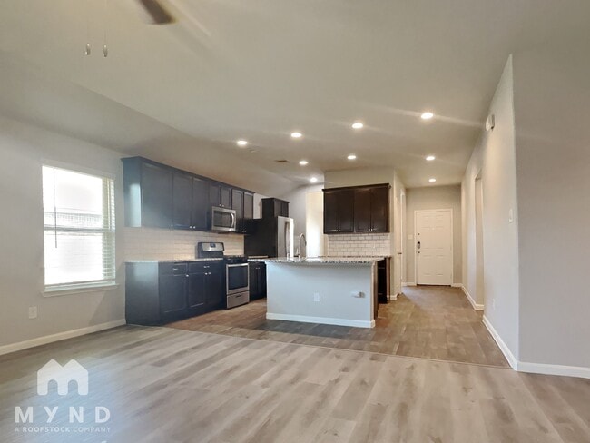 Building Photo - 3210 Sumac Dr
