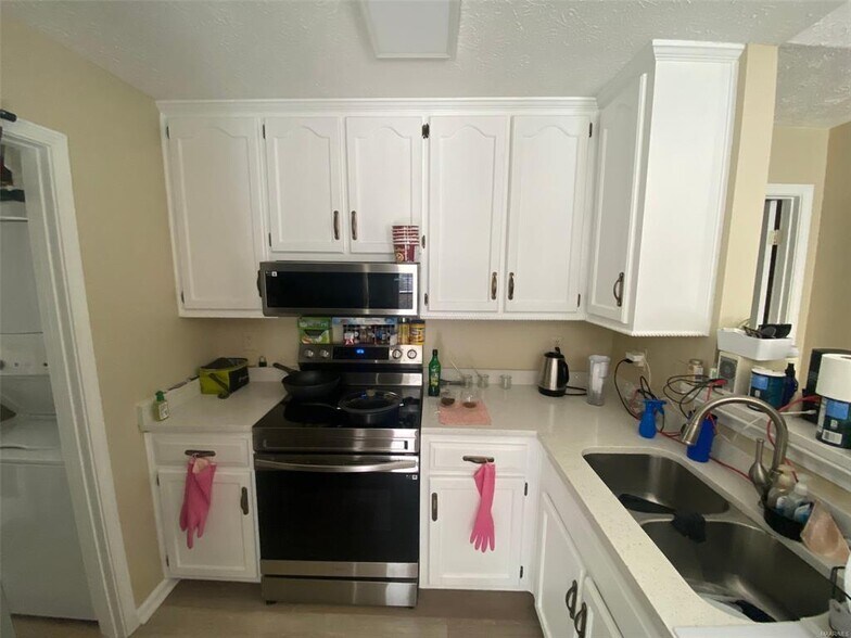 Building Photo - 6885 Brownwood Ln