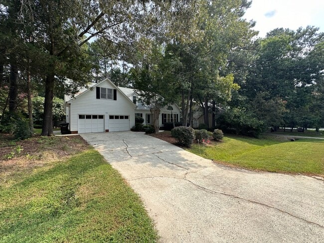 Building Photo - **West Durham 5bd / 3.5ba Oasis**